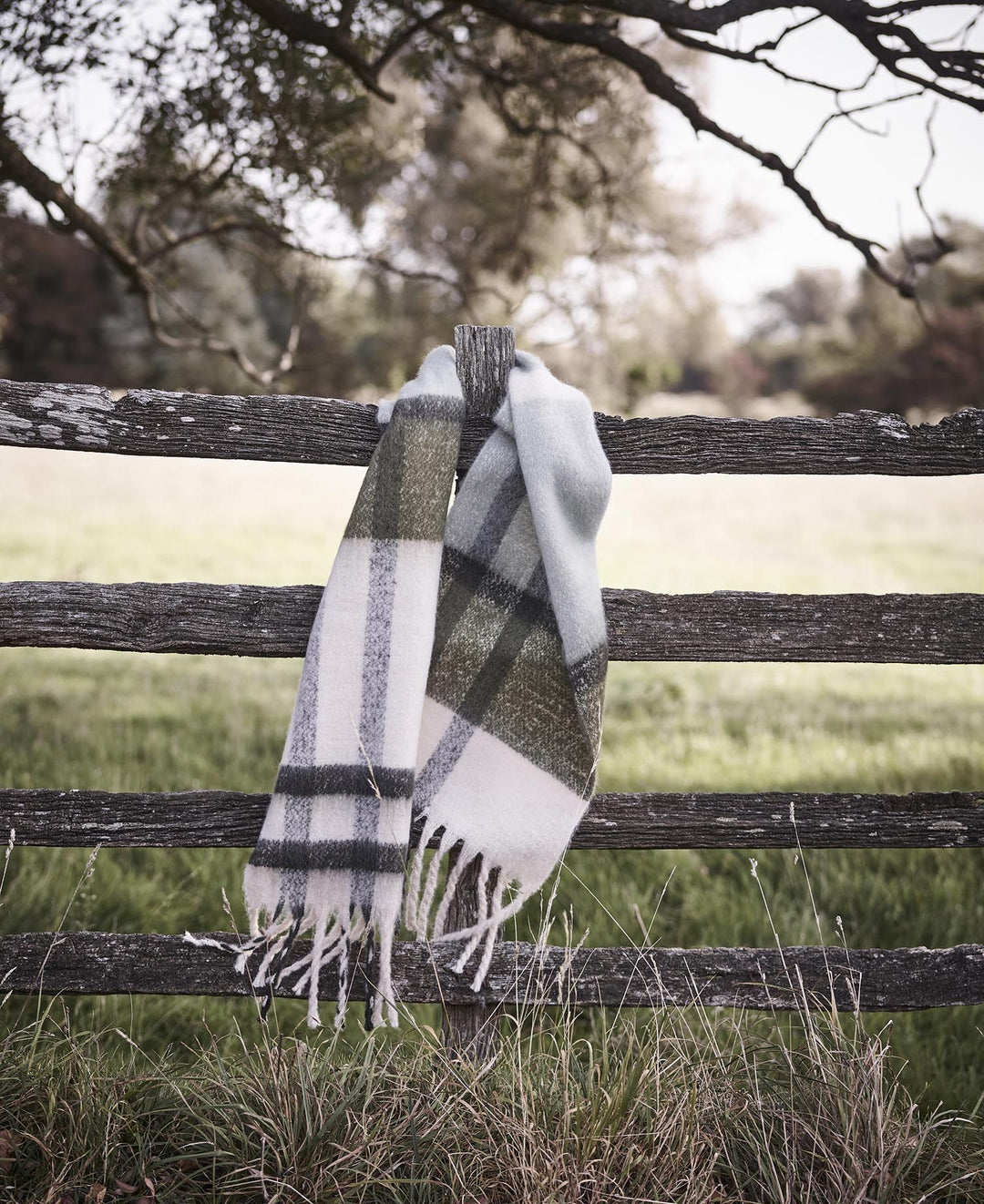 Barbour Isla Tartan Boucle Scarf/Šal LSC0293